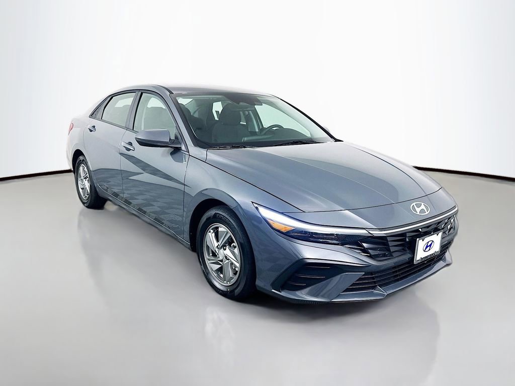 New 2026 Hyundai Elantra SE w/ Cargo Package image 3
