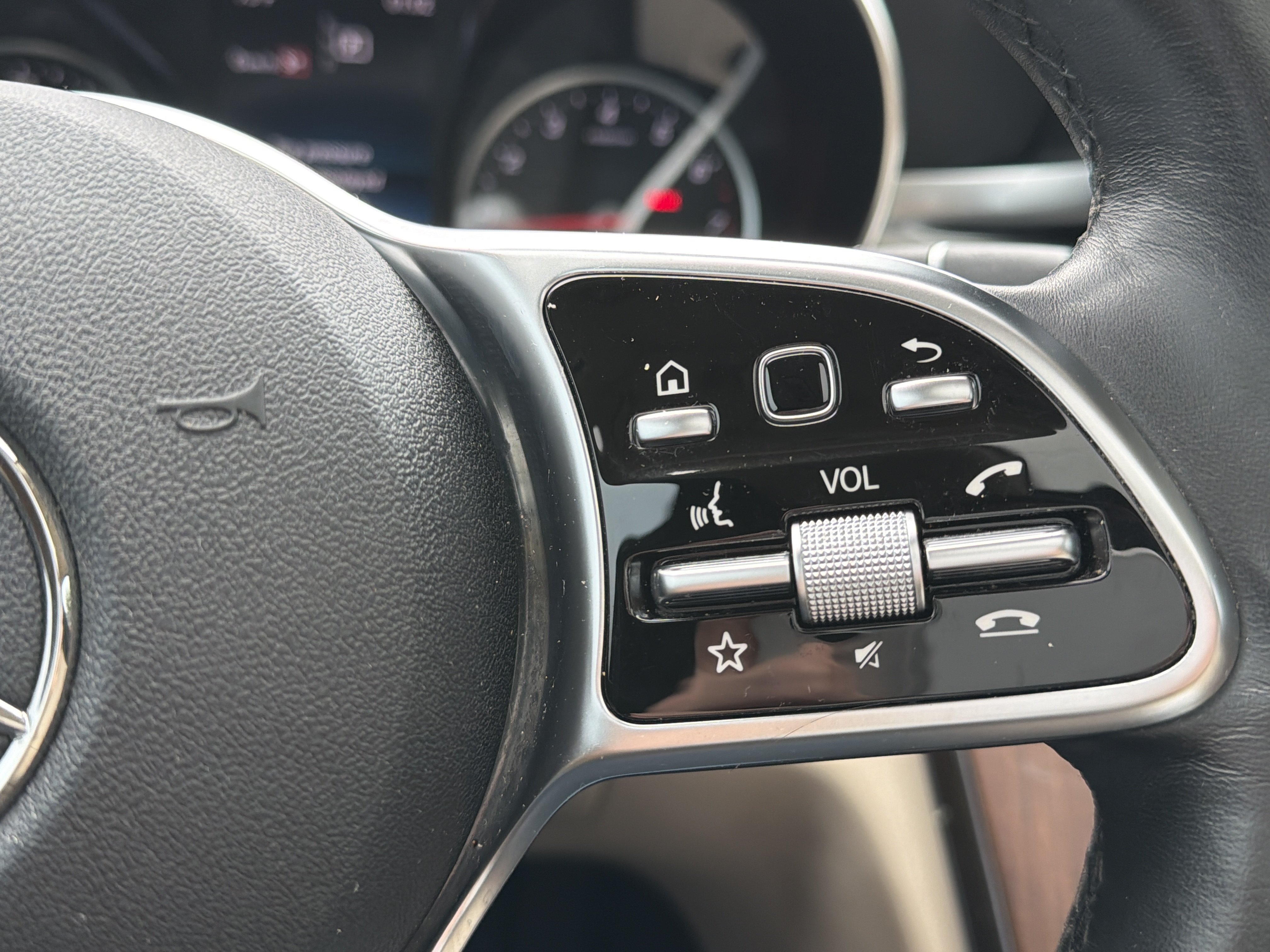 Used 2019 Mercedes-Benz C 300 4MATIC Sedan image 21