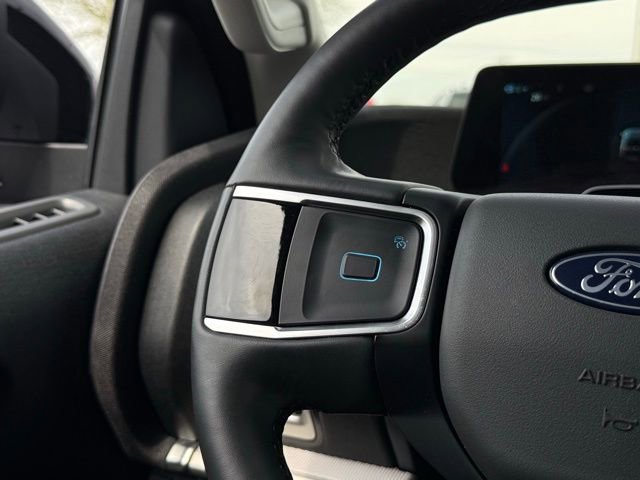 Used 2025 Ford Expedition Active AWD/4WD image 6