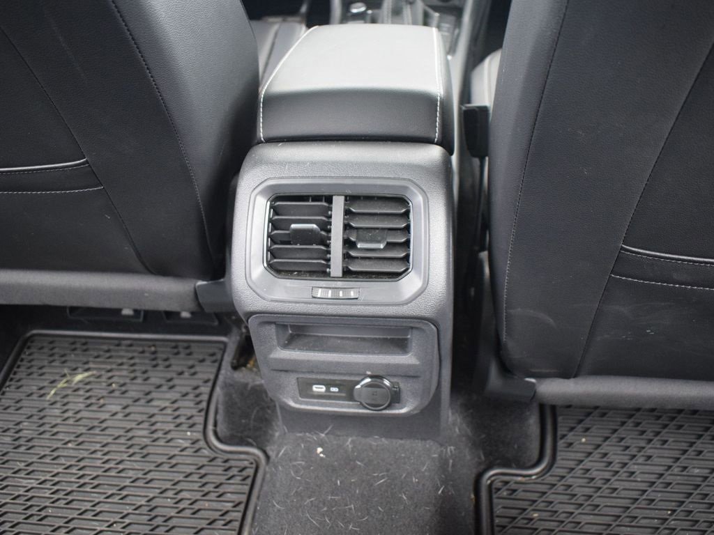 Certified 2022 Volkswagen Tiguan SE R-Line image 20