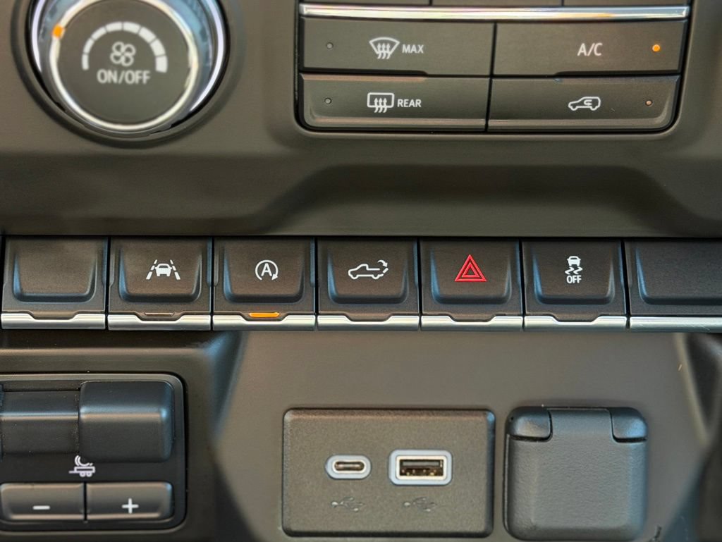 Used 2023 Chevrolet Silverado 1500 Custom AWD/4WD image 13