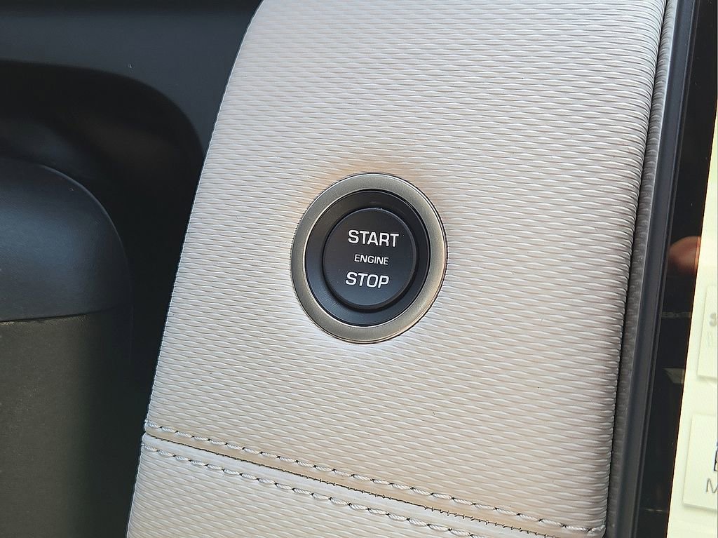 Used 2025 Land Rover Discovery Sport Dynamic SE image 32