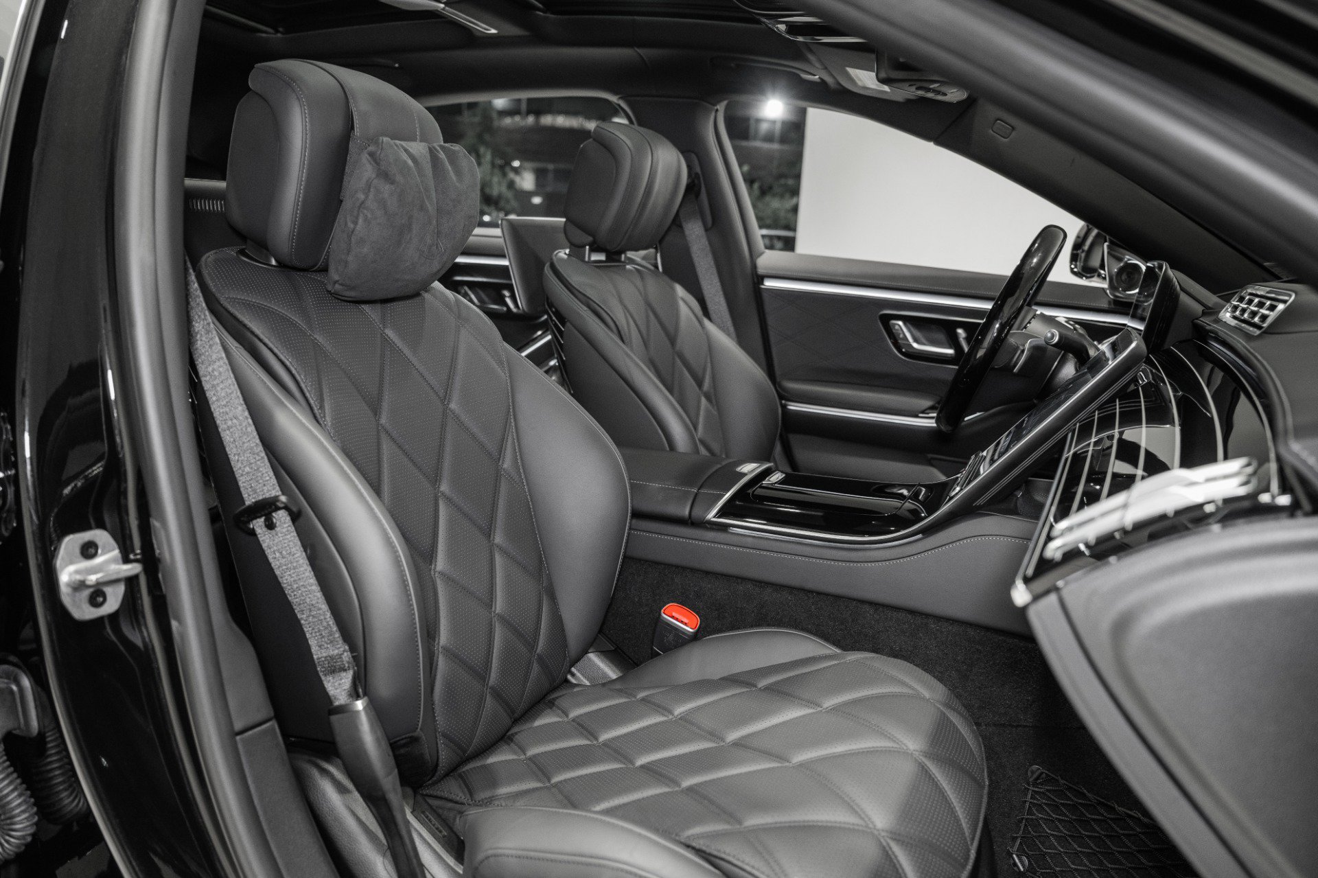 Used 2024 Mercedes-Benz Maybach S 580 4MATIC image 35