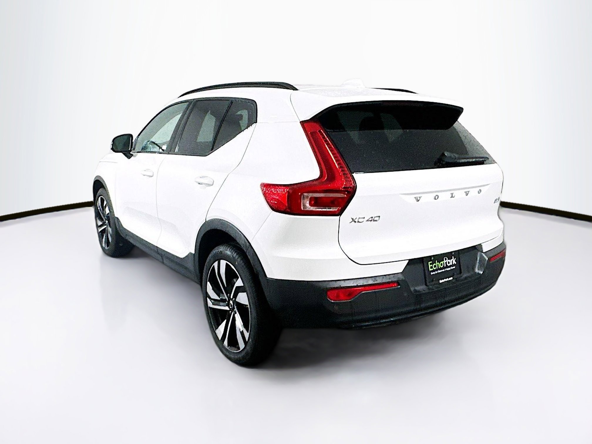 Used 2024 Volvo XC40 B5 Plus w/ Climate Package image 5
