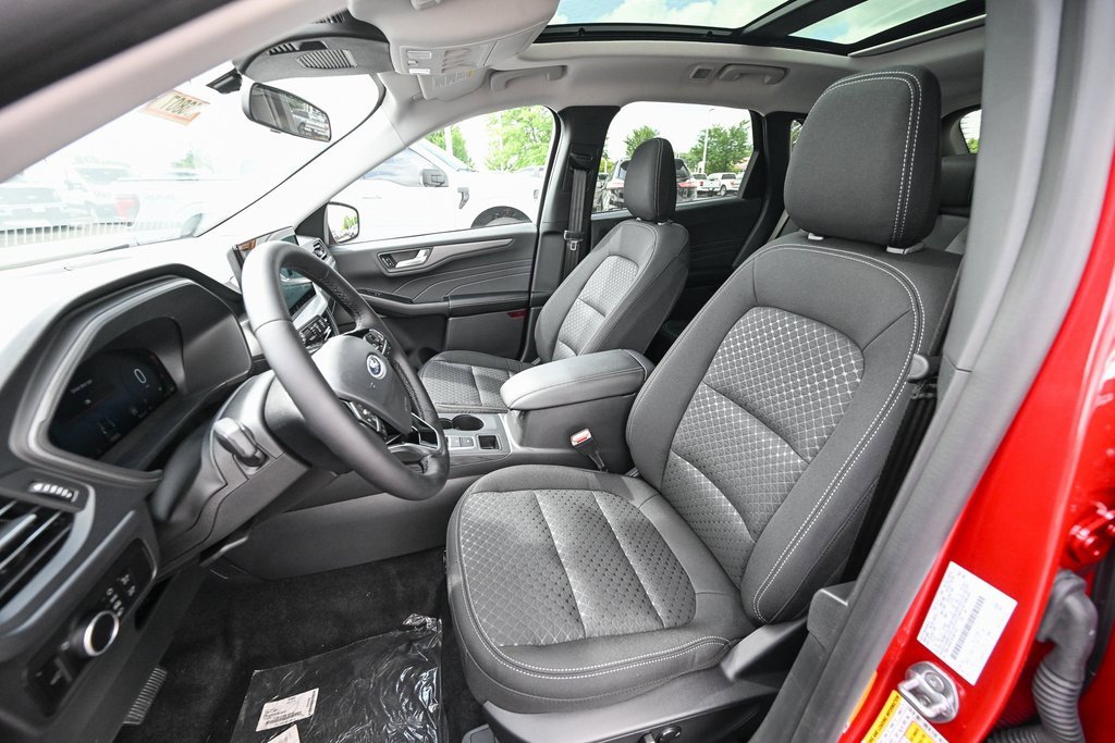 New 2025 Ford Escape Active w/ Active Premium Tech Pack image 16