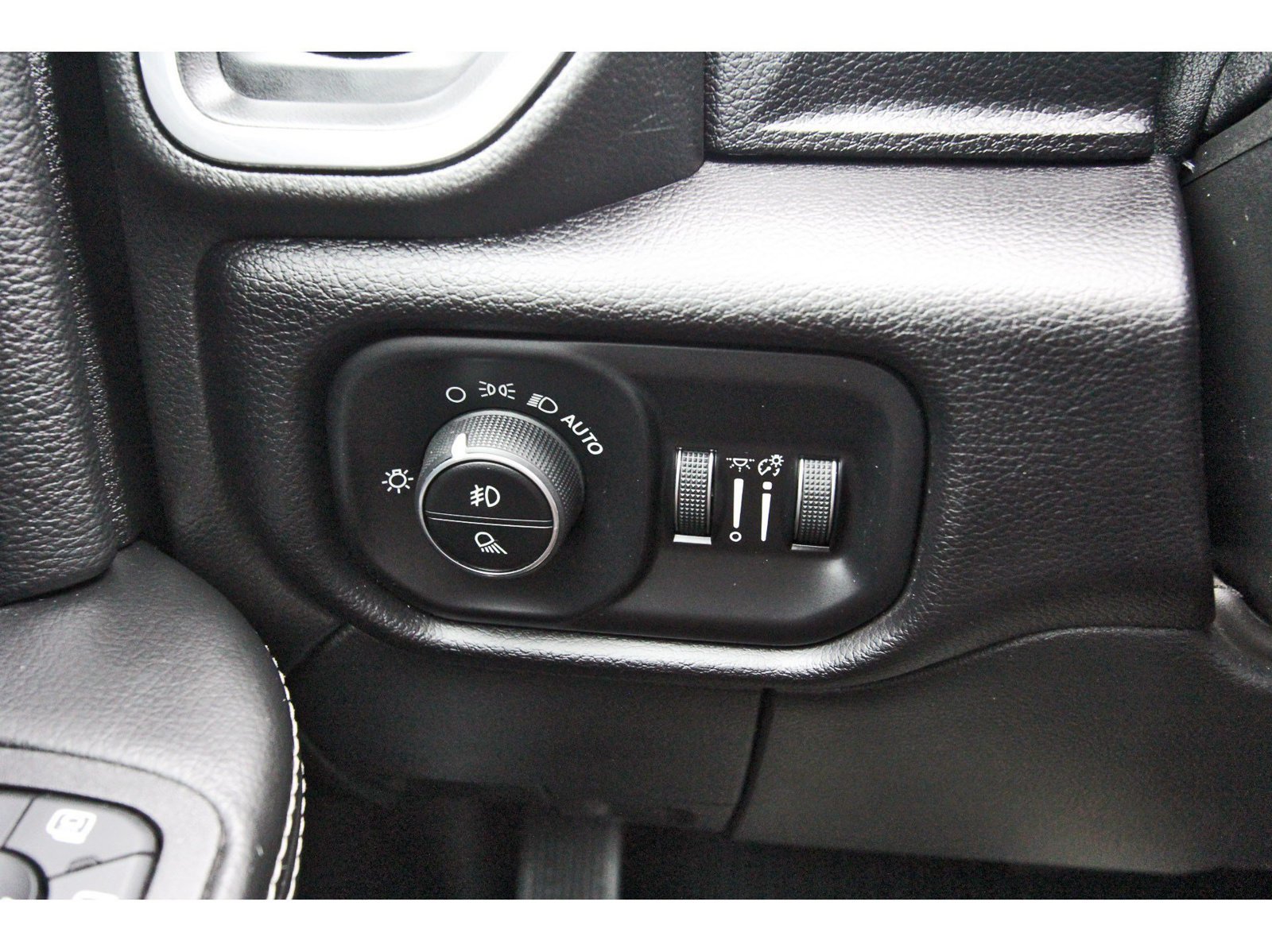 Used 2025 RAM 2500 Laramie w/ Sport Appearance Package AWD/4WD image 19