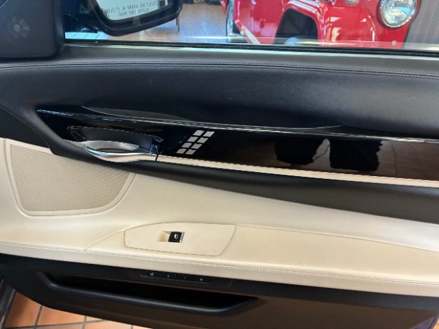 Used 2011 BMW ALPINA B7 xDrive w/ Rear Entertainment Pkg AWD/4WD image 31