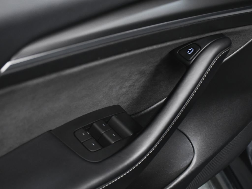 Used 2023 Tesla Model 3 Standard Range image 10