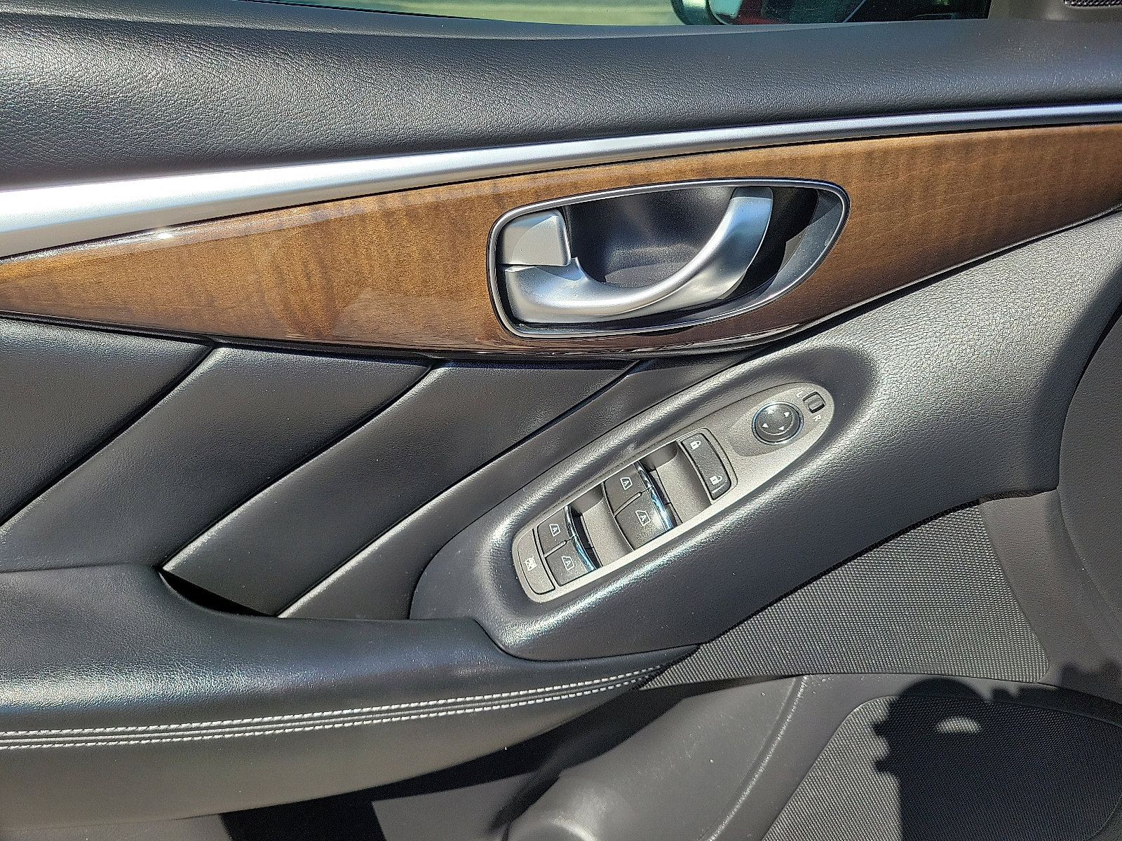 Used 2019 INFINITI Q50 Luxe w/ Essential Package (3.0T Luxe) image 13