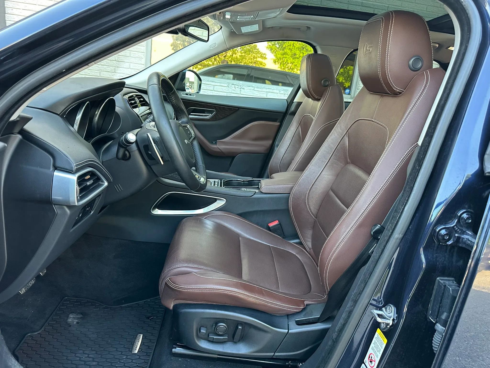 Used 2017 Jaguar F-PACE S AWD/4WD image 14