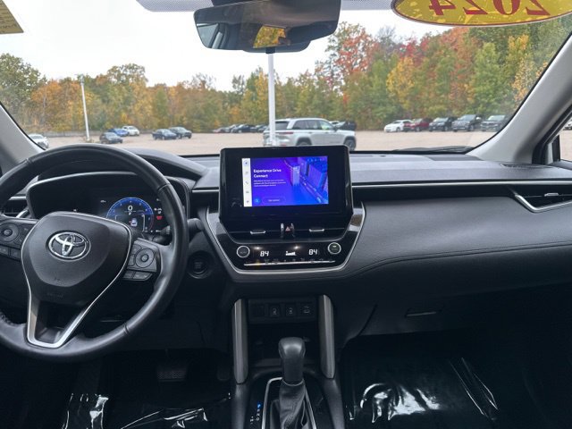 Used 2024 Toyota Corolla Cross XLE w/ Convenience Package AWD/4WD image 23