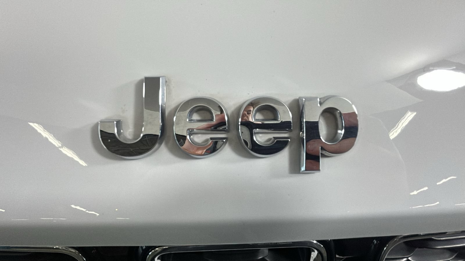 Used 2023 Jeep Grand Cherokee Limited AWD/4WD image 9