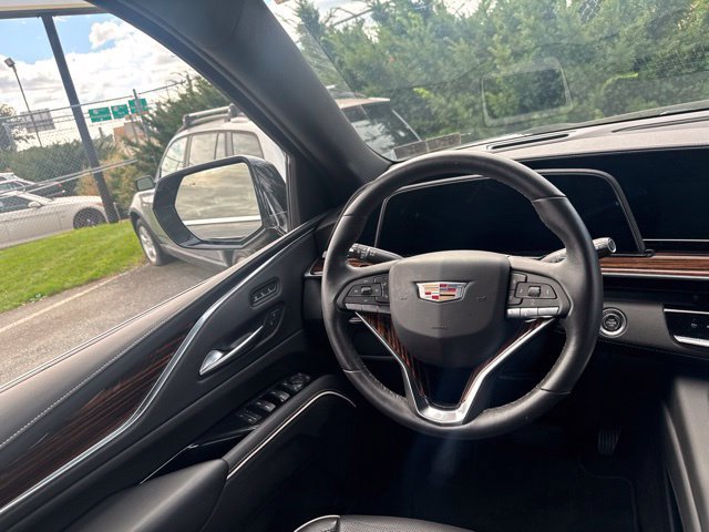 Used 2023 Cadillac Escalade Premium Luxury AWD/4WD image 21