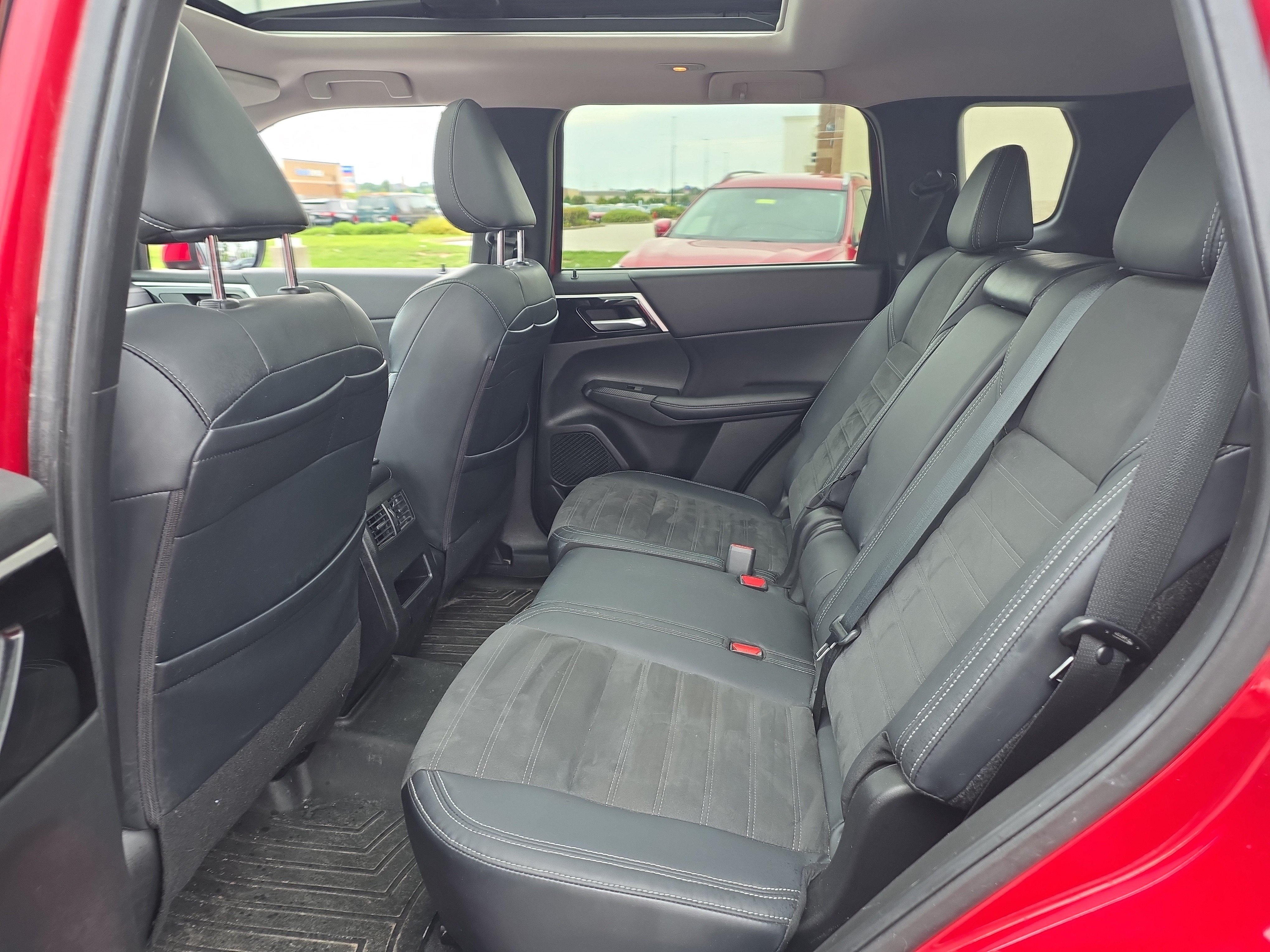 Used 2023 Mitsubishi Outlander SE AWD/4WD image 12