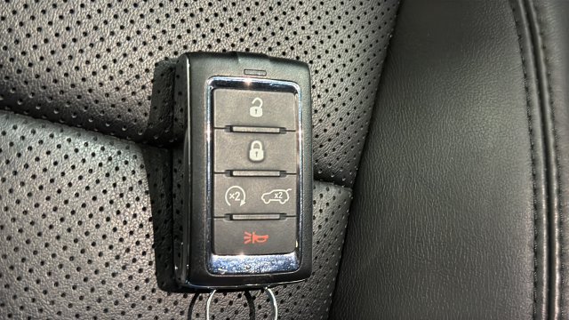 Used 2023 Jeep Wagoneer 4WD image 36