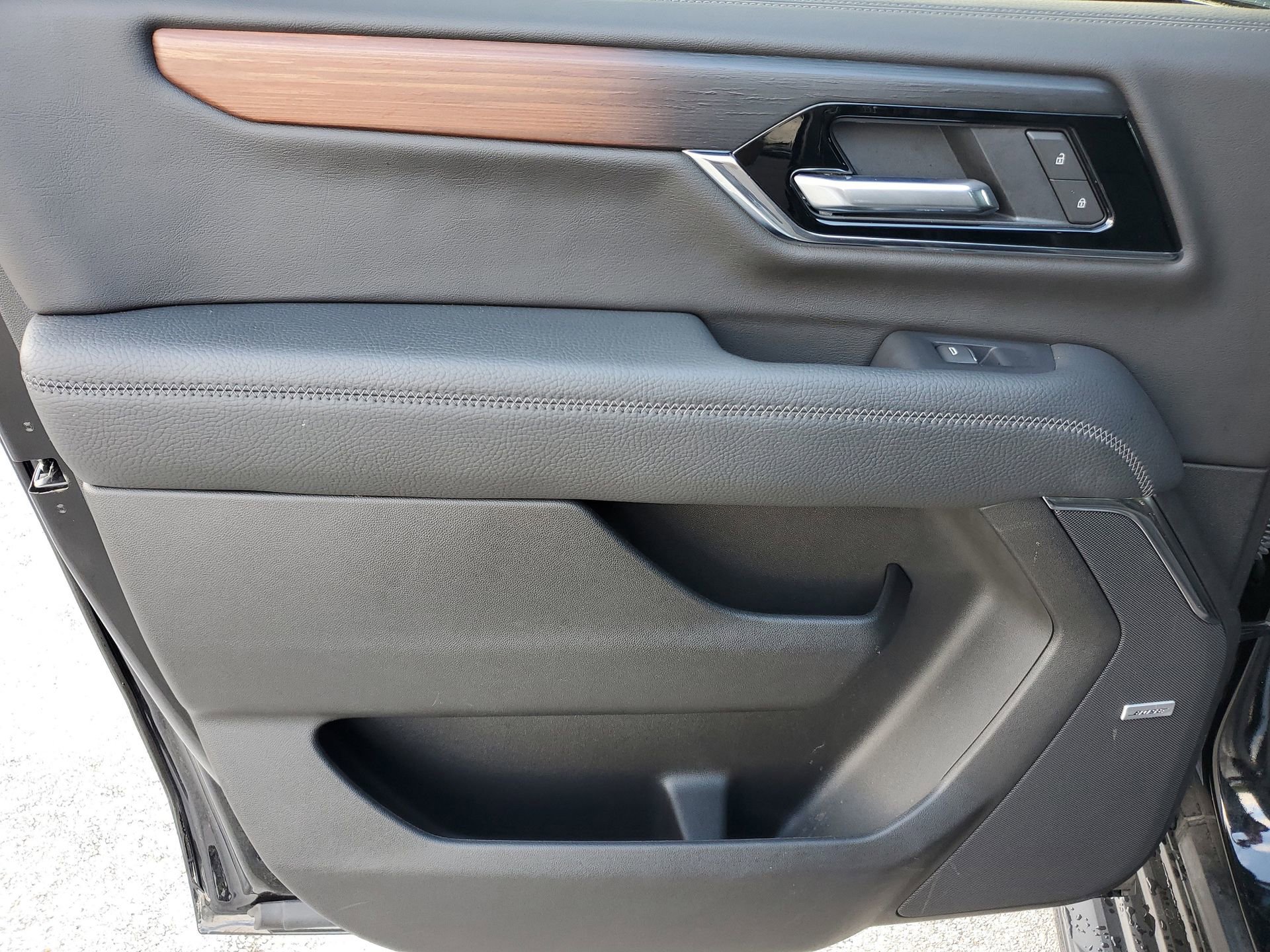 Used 2025 GMC Yukon XL Denali image 10