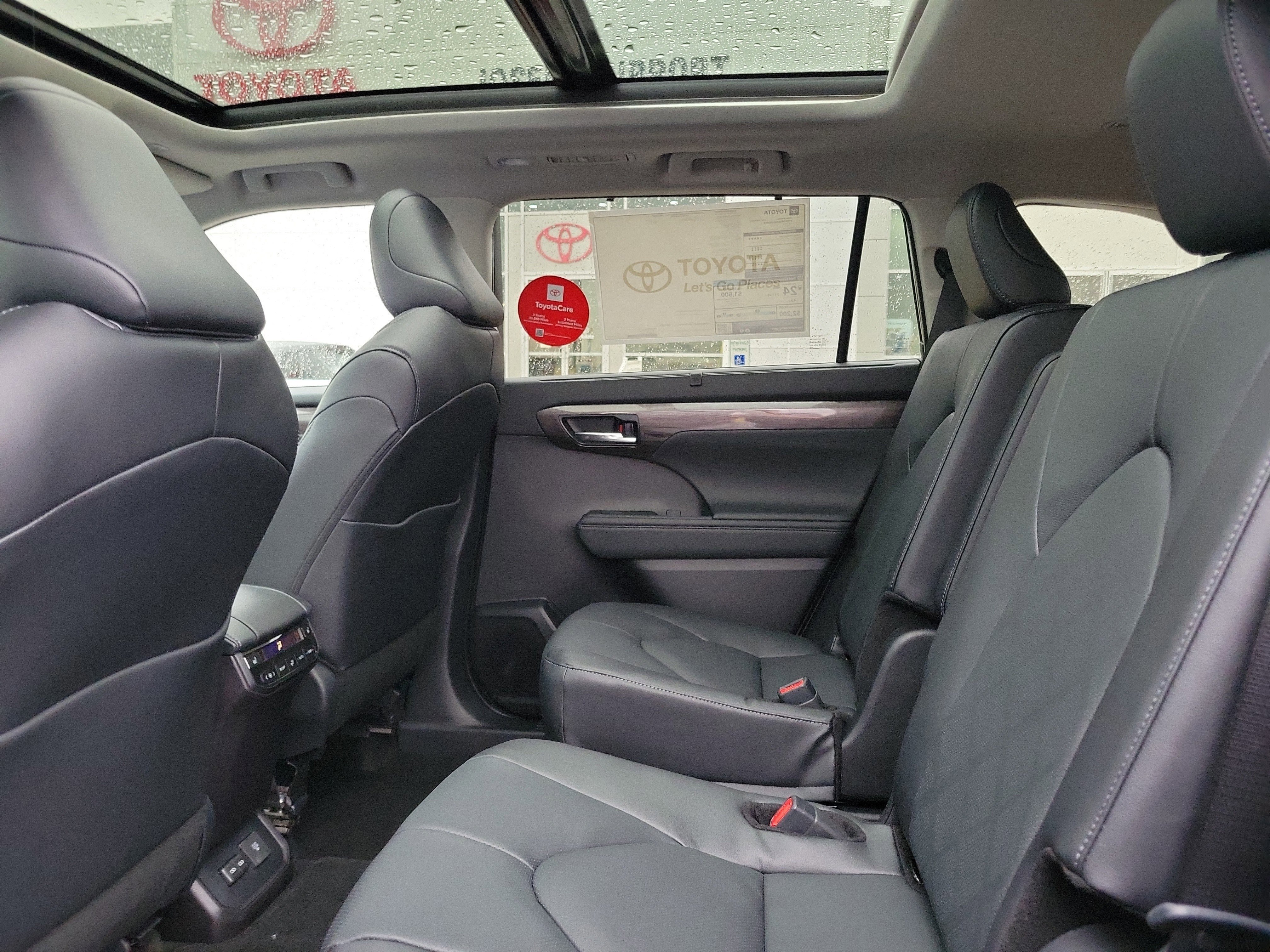 New 2025 Toyota Highlander Platinum image 11