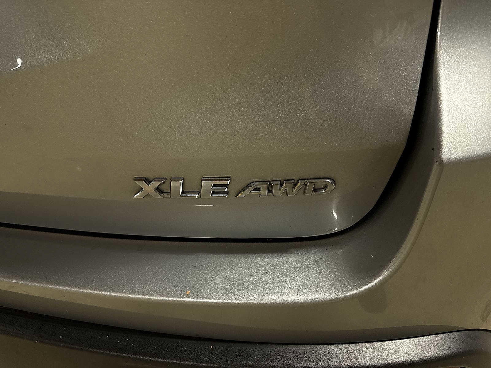 Used 2019 Toyota Highlander XLE image 29