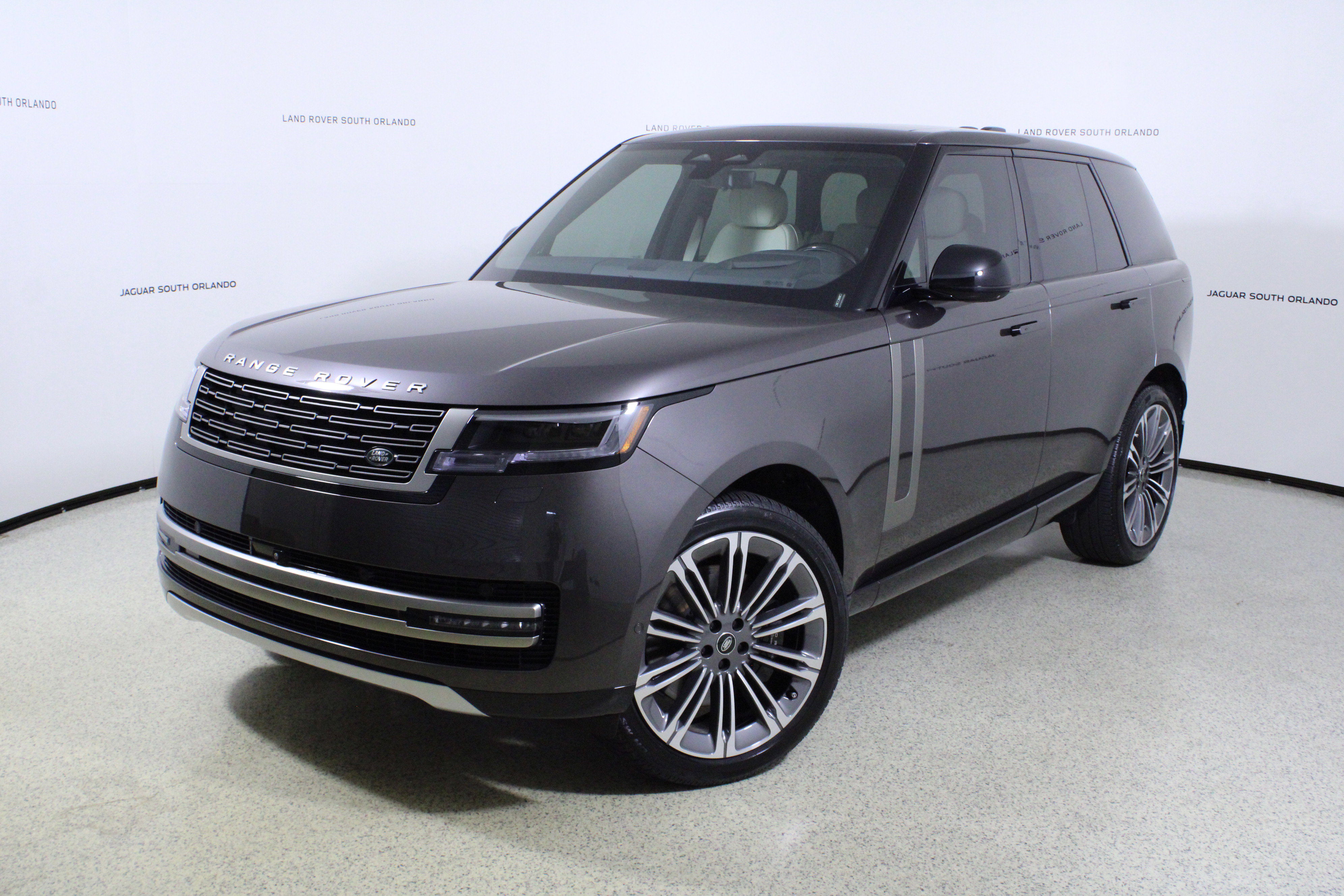 Used 2025 Land Rover Range Rover SE