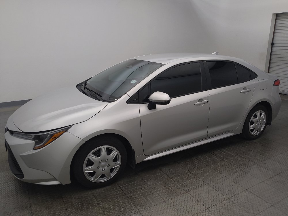 Used 2025 Toyota Corolla LE FWD image 2