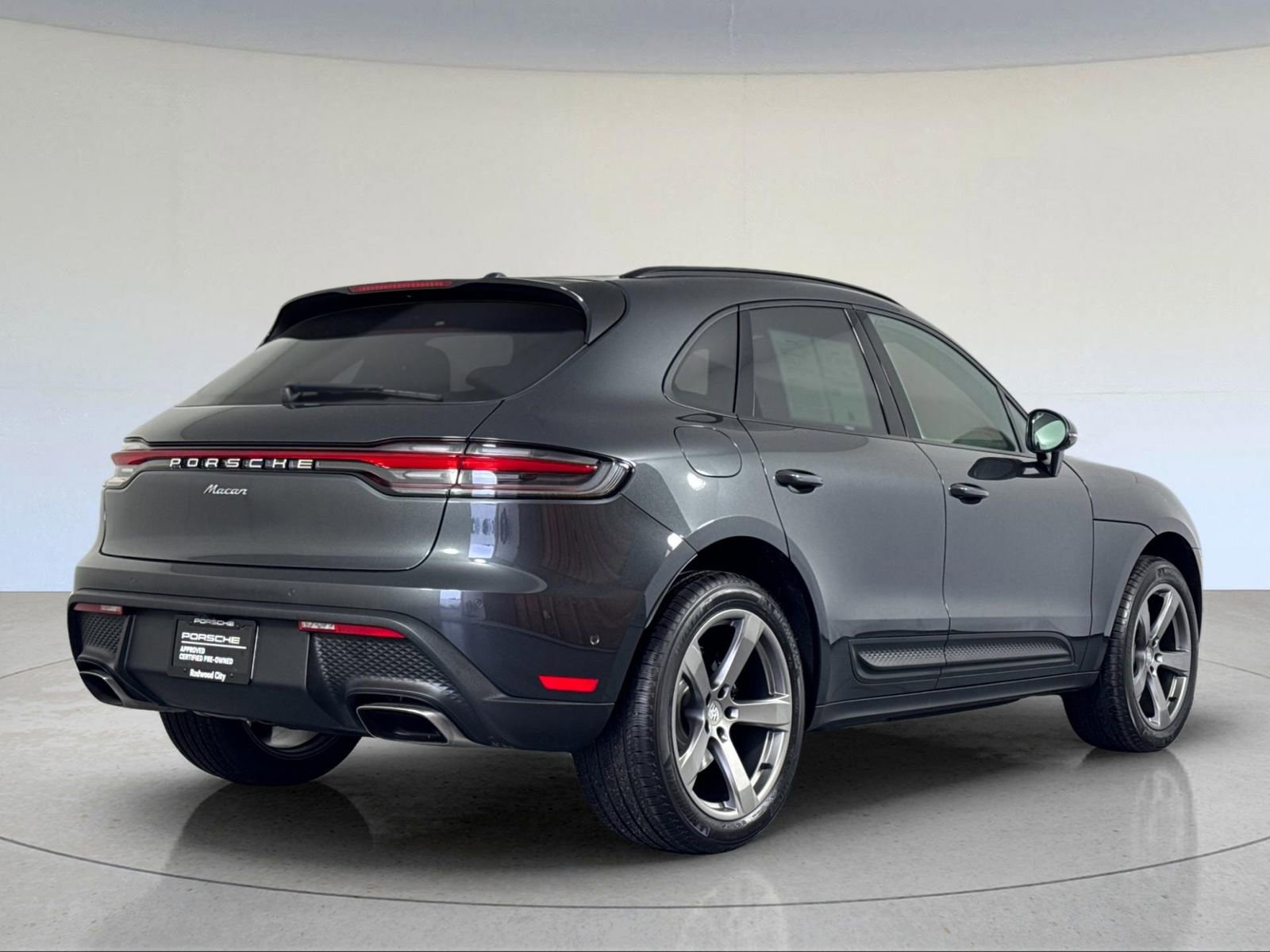 Certified 2025 Porsche Macan image 8