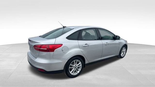 Used 2016 Ford Focus SE w/ SE Cold Weather Package FWD image 13