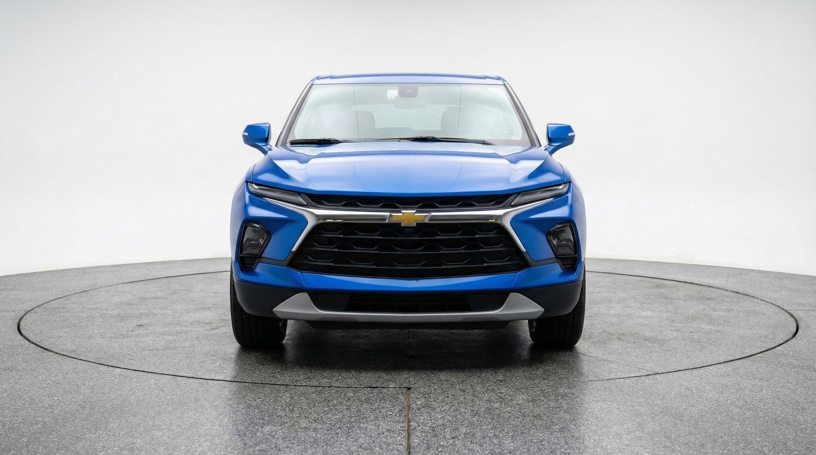Used 2025 Chevrolet Blazer LT image 2