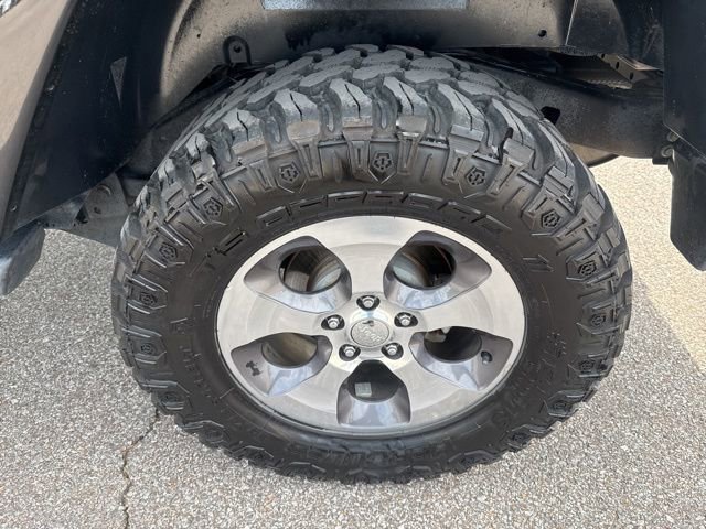 Used 2017 Jeep Wrangler Unlimited Sahara w/ Connectivity Group AWD/4WD image 11