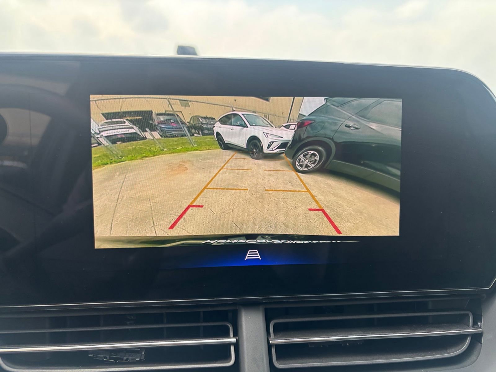 Used 2025 Chevrolet Trax LT FWD image 22