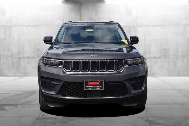 Used 2024 Jeep Grand Cherokee Laredo AWD/4WD image 4
