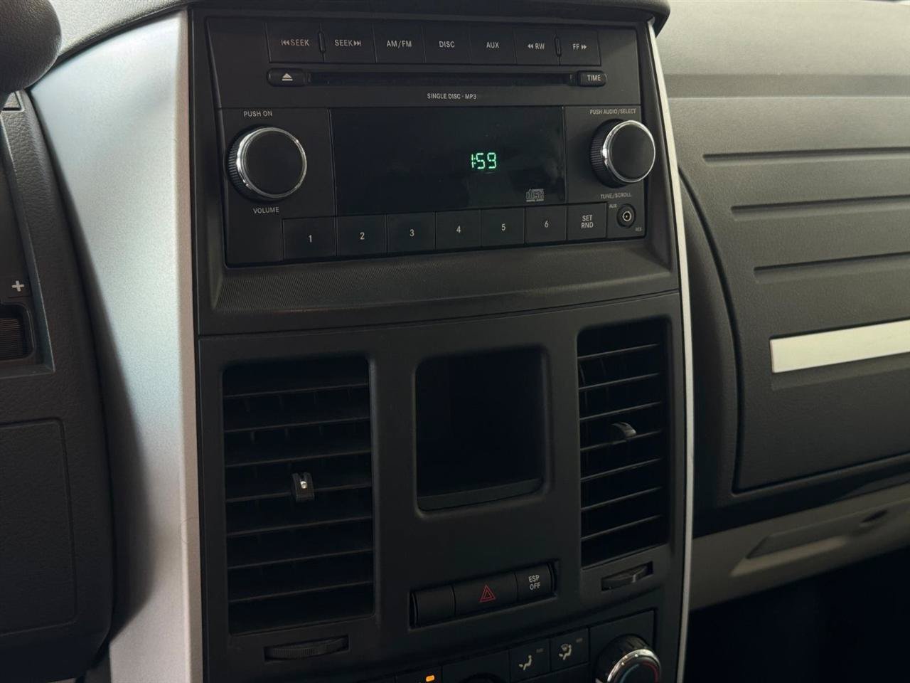 Used 2009 Dodge Grand Caravan SE w/ Climate Group FWD image 15