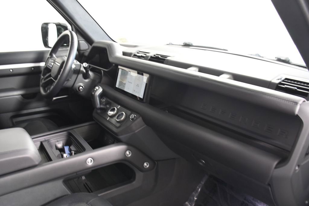 Used 2024 Land Rover Defender 110 X-Dynamic SE image 19
