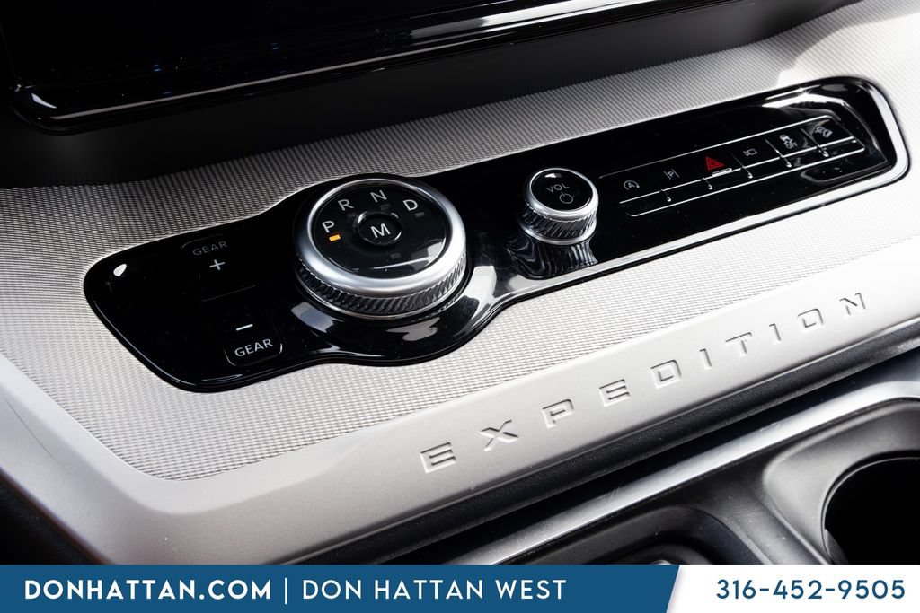 Used 2025 Ford Expedition Max Active AWD/4WD image 9
