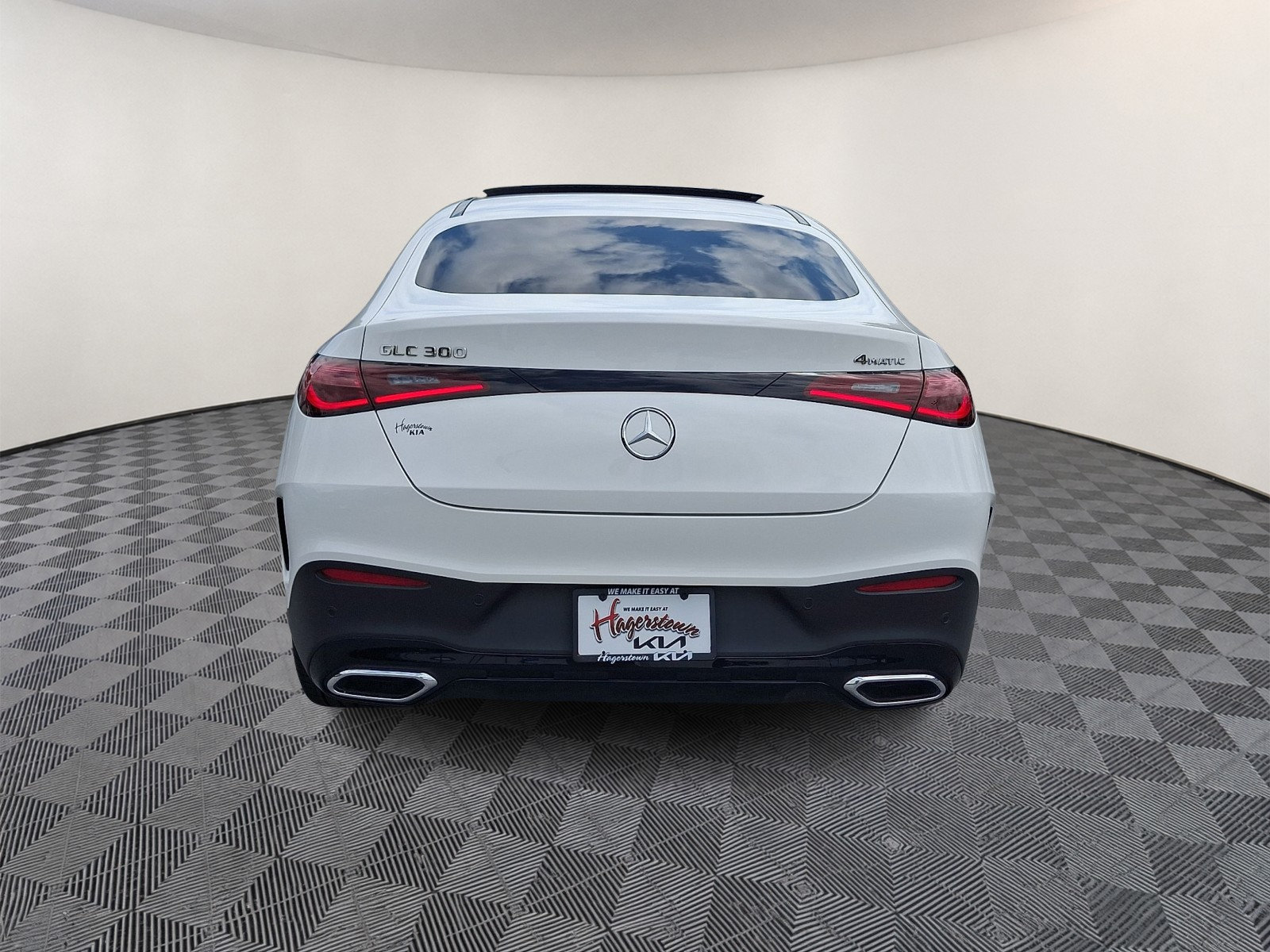 Used 2024 Mercedes-Benz GLC 300 4MATIC image 5