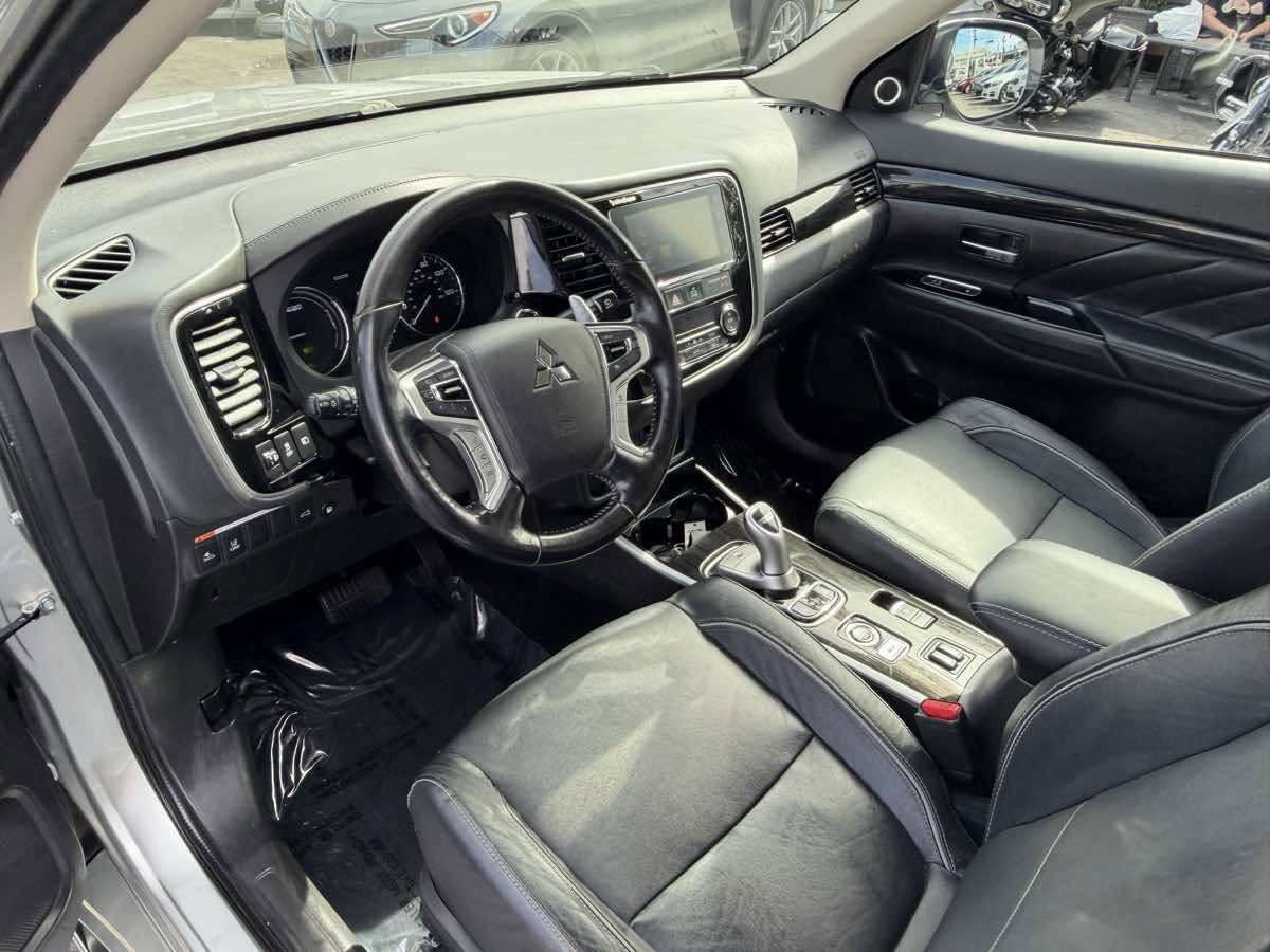 Used 2018 Mitsubishi Outlander GT image 12