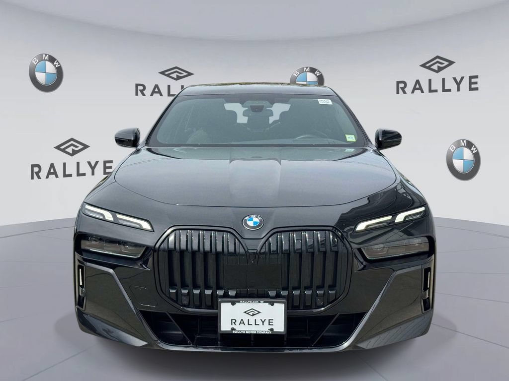 Certified 2023 BMW 760i xDrive w/ Luxury Rear Seating Package AWD/4WD video 2