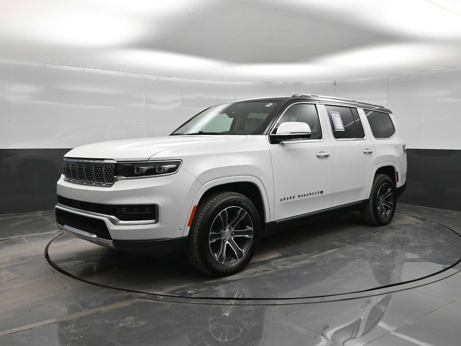 Used 2022 Jeep Grand Wagoneer Series I AWD/4WD image 4