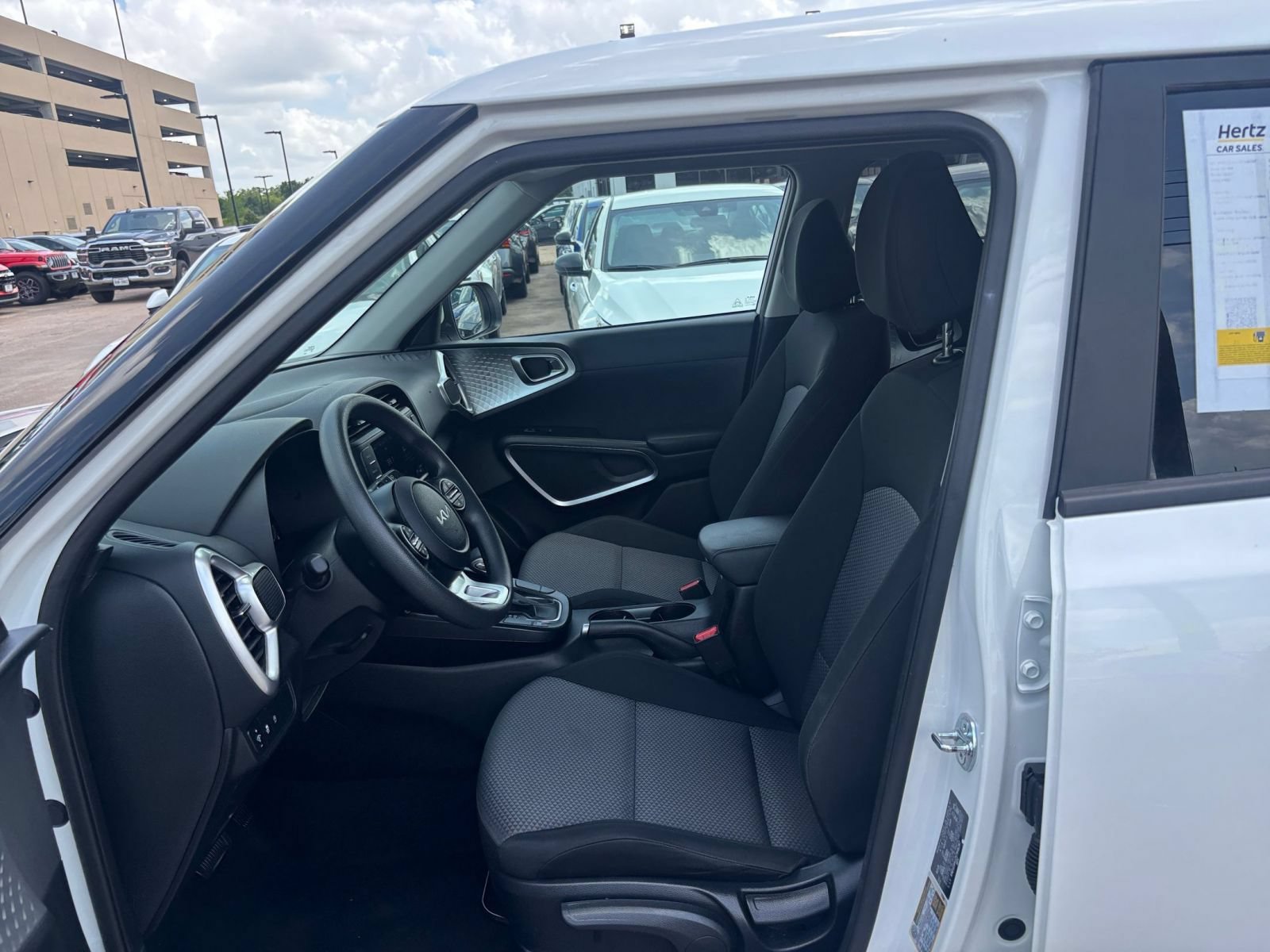 Used 2025 Kia Soul LX w/ LX Technology Package FWD image 24