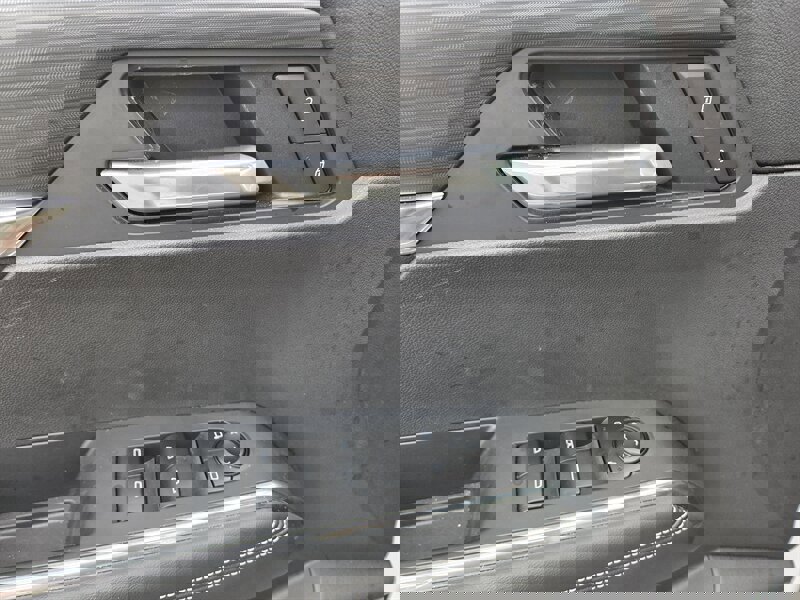 Used 2025 GMC Acadia Elevation image 15