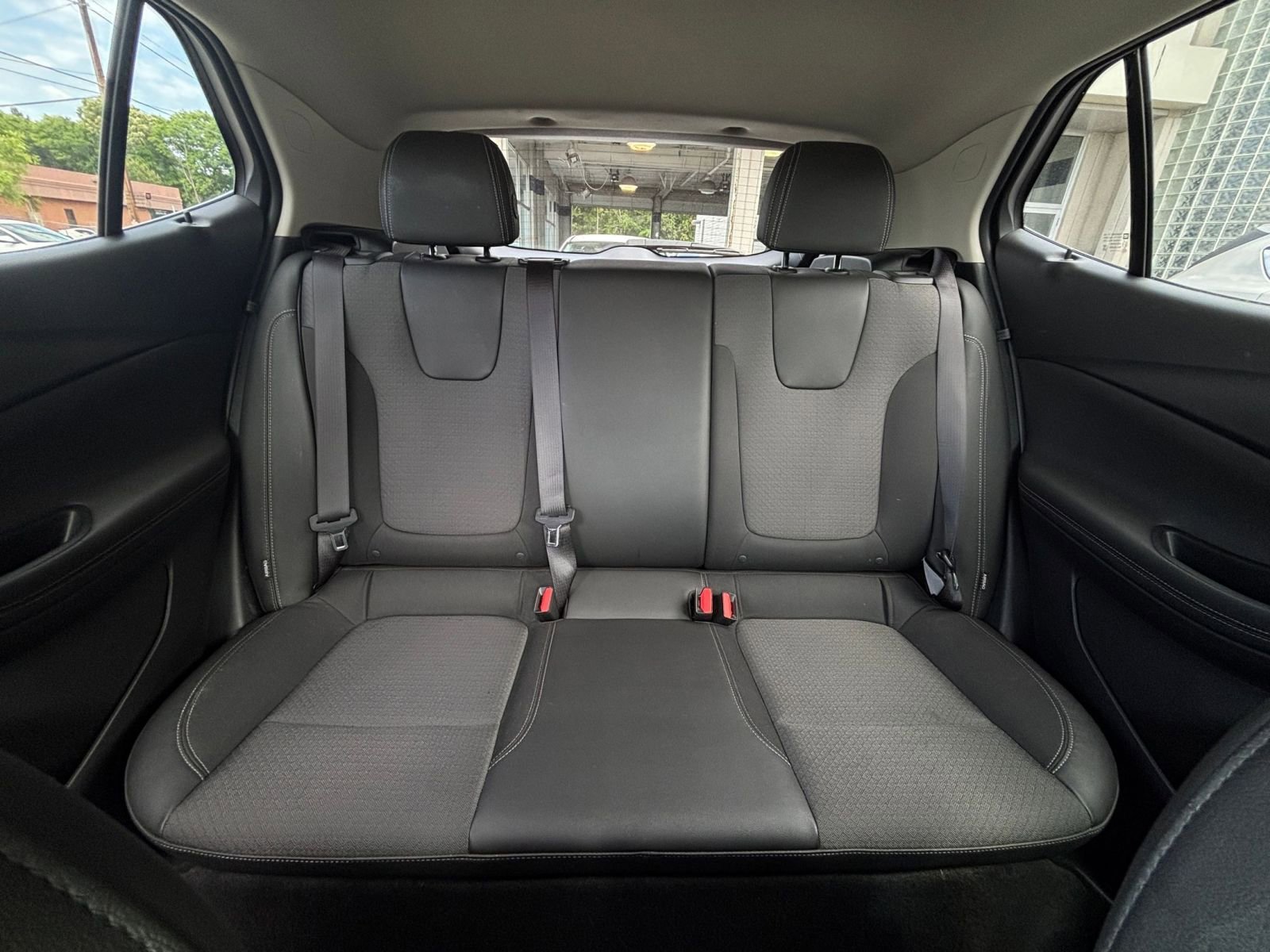 Used 2025 Buick Encore GX Preferred FWD image 38