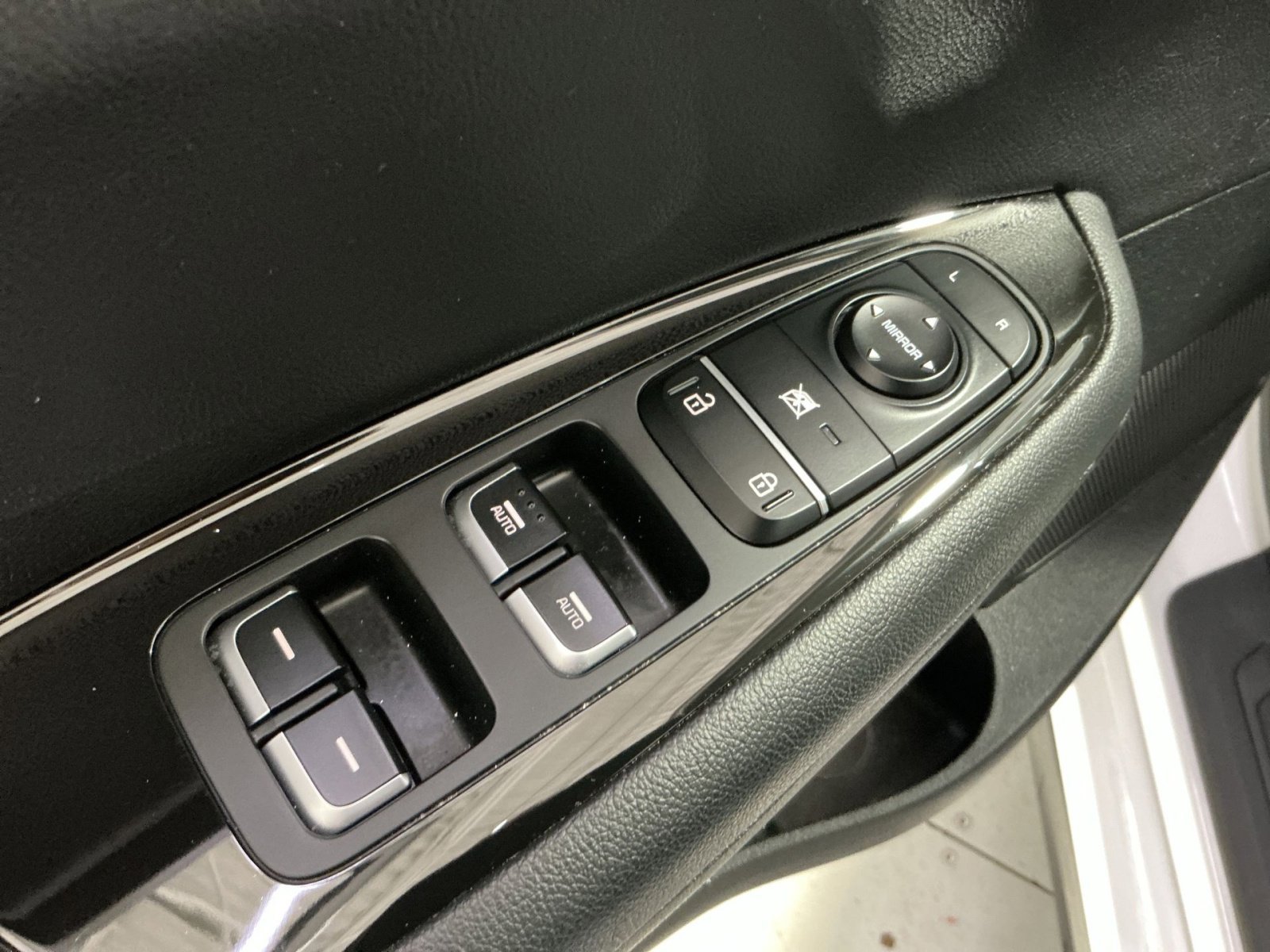 Used 2020 Kia Optima SX image 23