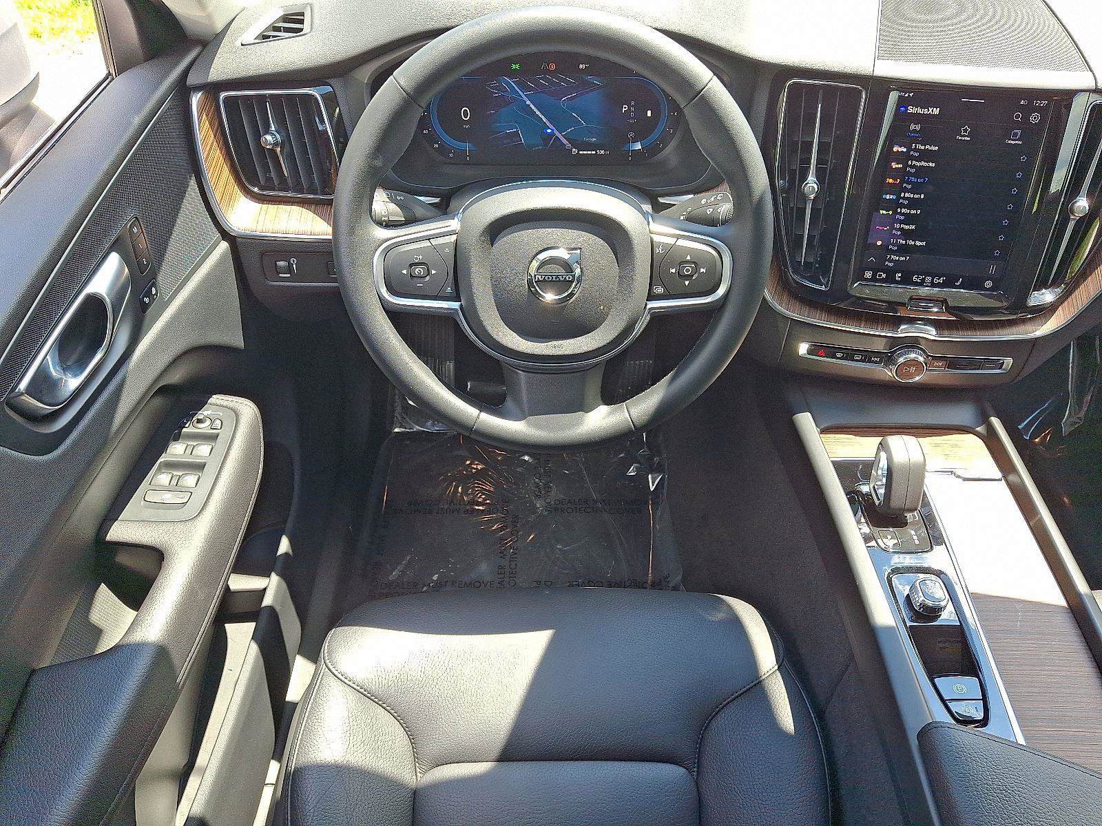 Certified 2022 Volvo XC60 B5 Momentum w/ Climate Package image 11