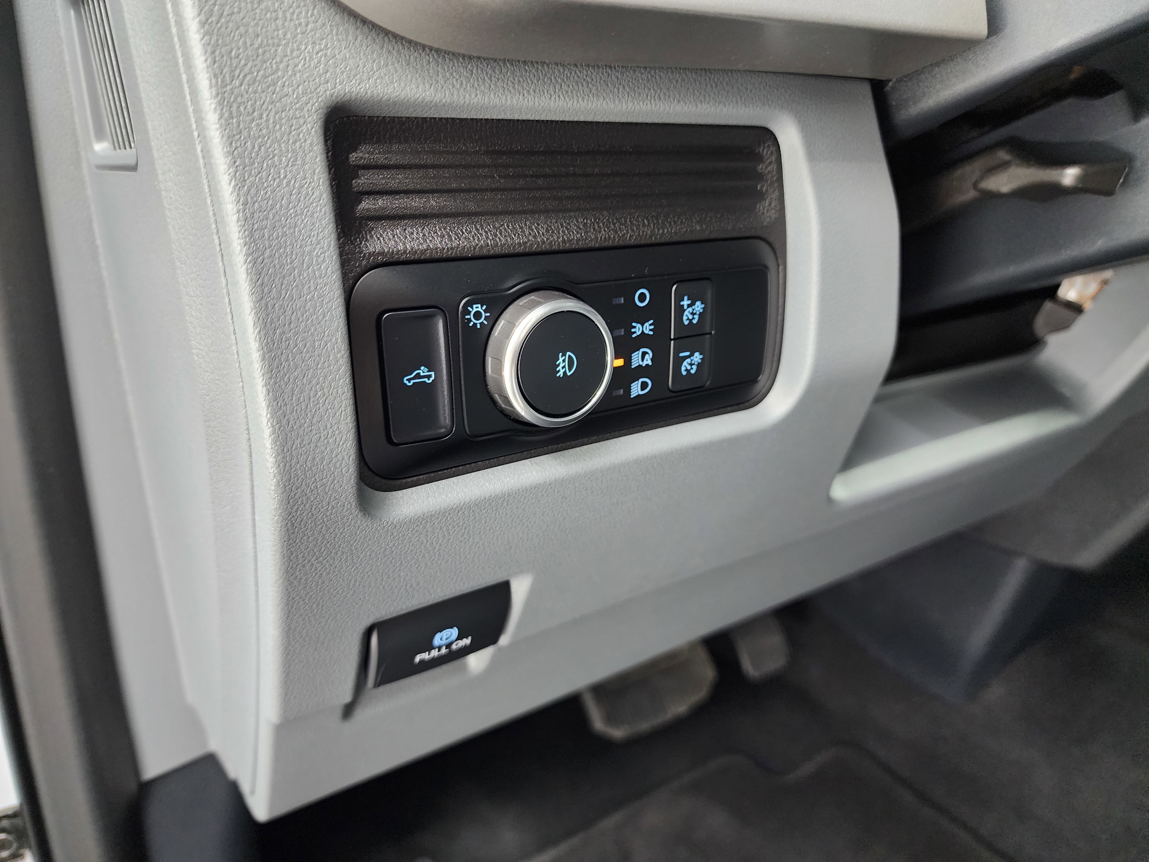 Used 2024 Ford F250 XLT image 38