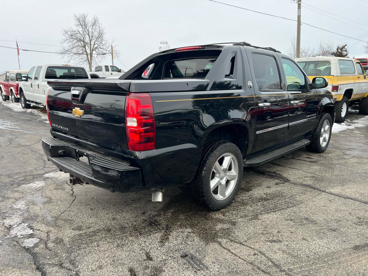Used 2013 Chevrolet Avalanche LTZ AWD/4WD image 4