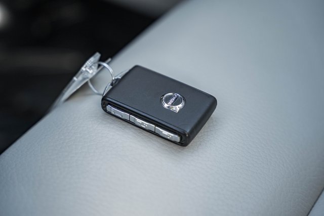 Used 2023 Volvo S60 T8 Plus image 40