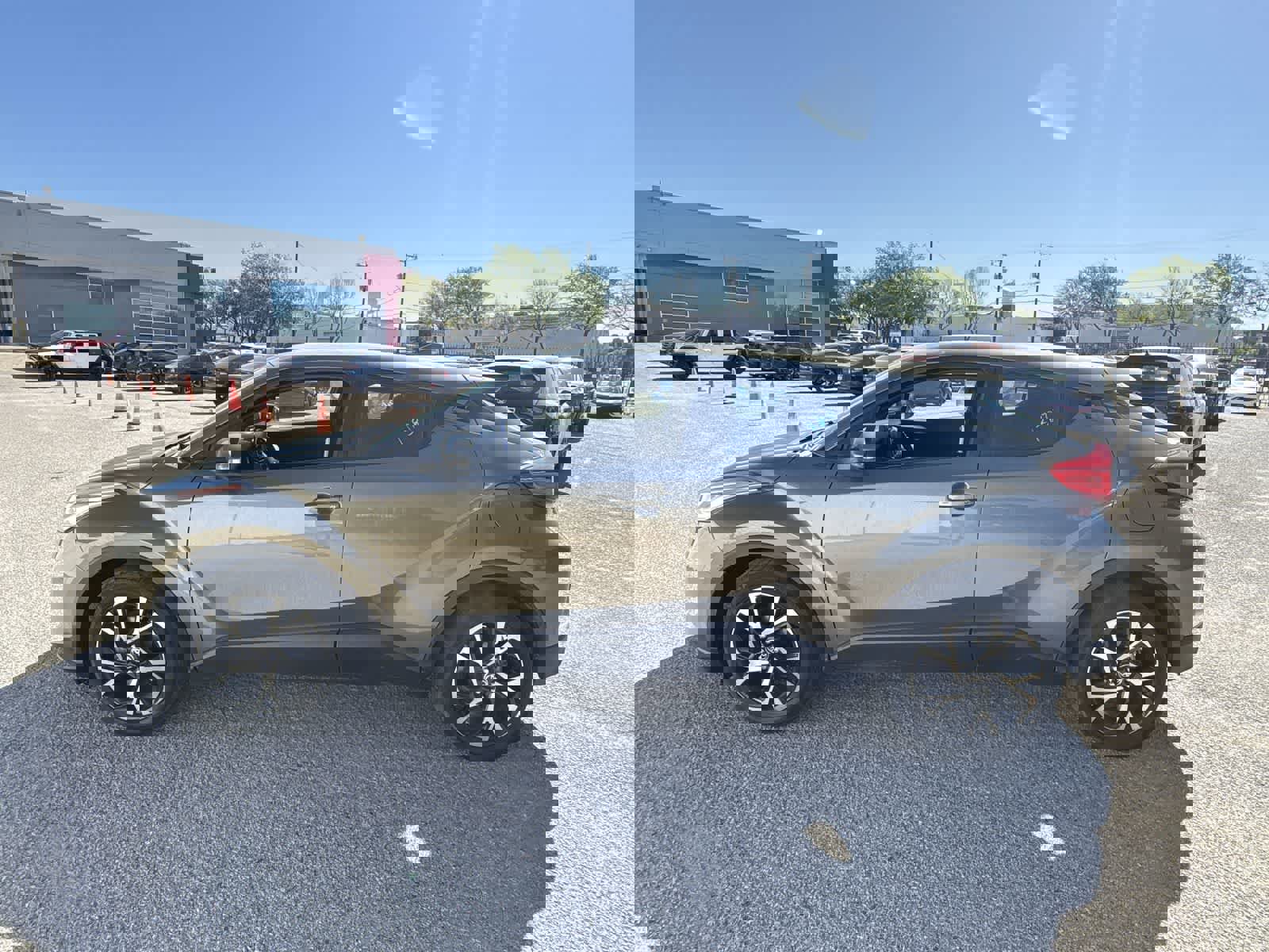 Used 2021 Toyota C-HR XLE image 11