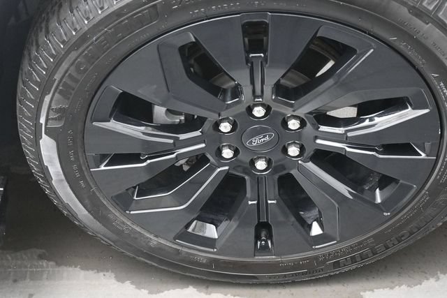 Used 2025 Ford Expedition Max Platinum w/ Stealth Appearance Package AWD/4WD image 32