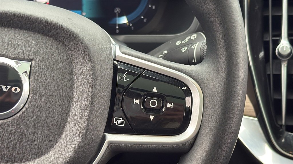 Certified 2025 Volvo XC90 B5 Plus image 11