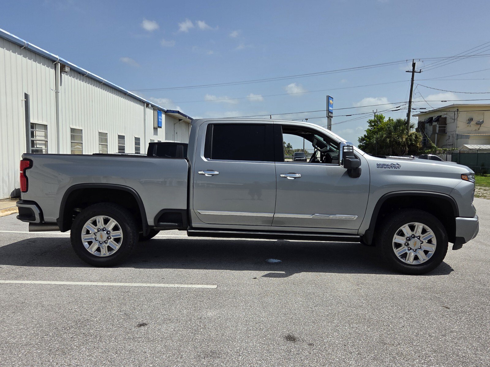 Used 2024 Chevrolet Silverado 2500 High Country w/ Technology Package AWD/4WD image 6