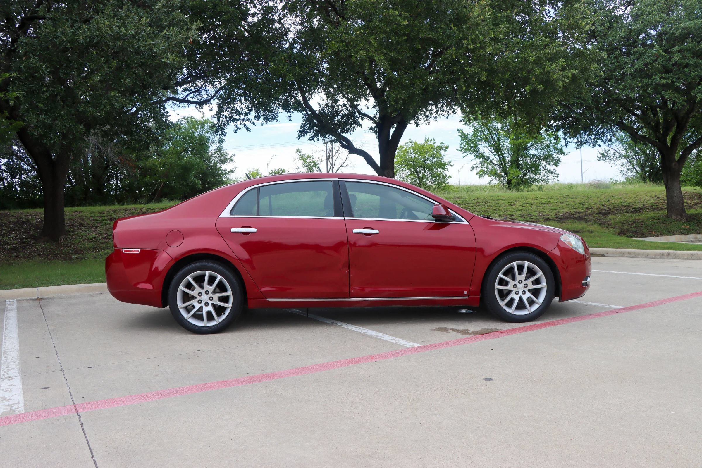Used 2009 Chevrolet Malibu LTZ FWD image 8